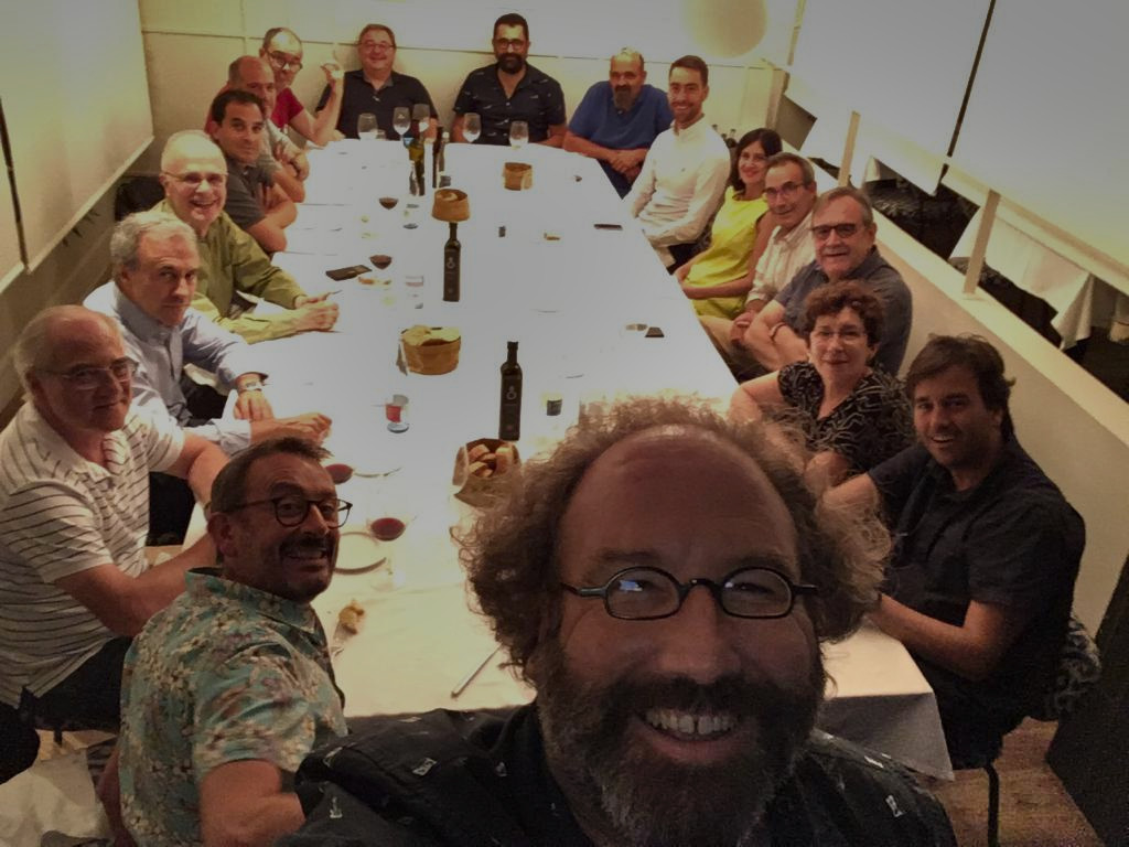 Nos ha dejado Paco Morán. Miembro de la familia <a href="/cinter_dt/">CINTER Divulgación</a>  desde la 16 edición del Jiménez Montoya, la "esencial", coautor junto a Álvaro G. Meseguer y <a href="/jc_arroyo/">Juan Carlos Arroyo Portero</a> .
Paco nos acompañó en varias cenas de CINTER como esta de 2019. Hoy levanto mi copa y brindo por su vida.