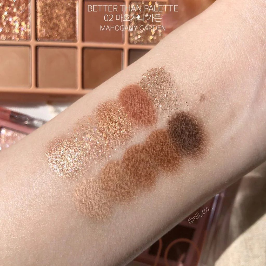 heavensdew_co's tweet photo. You might have to think twice before spending RM80 something on Rom&amp;nd’s eyeshadow palette.

Because I dah jumpa eyeshadow palette yang murahhh with similar shades 🥹🫶🏻

Look at this swatch!! https://t.co/HtM5gygNzx