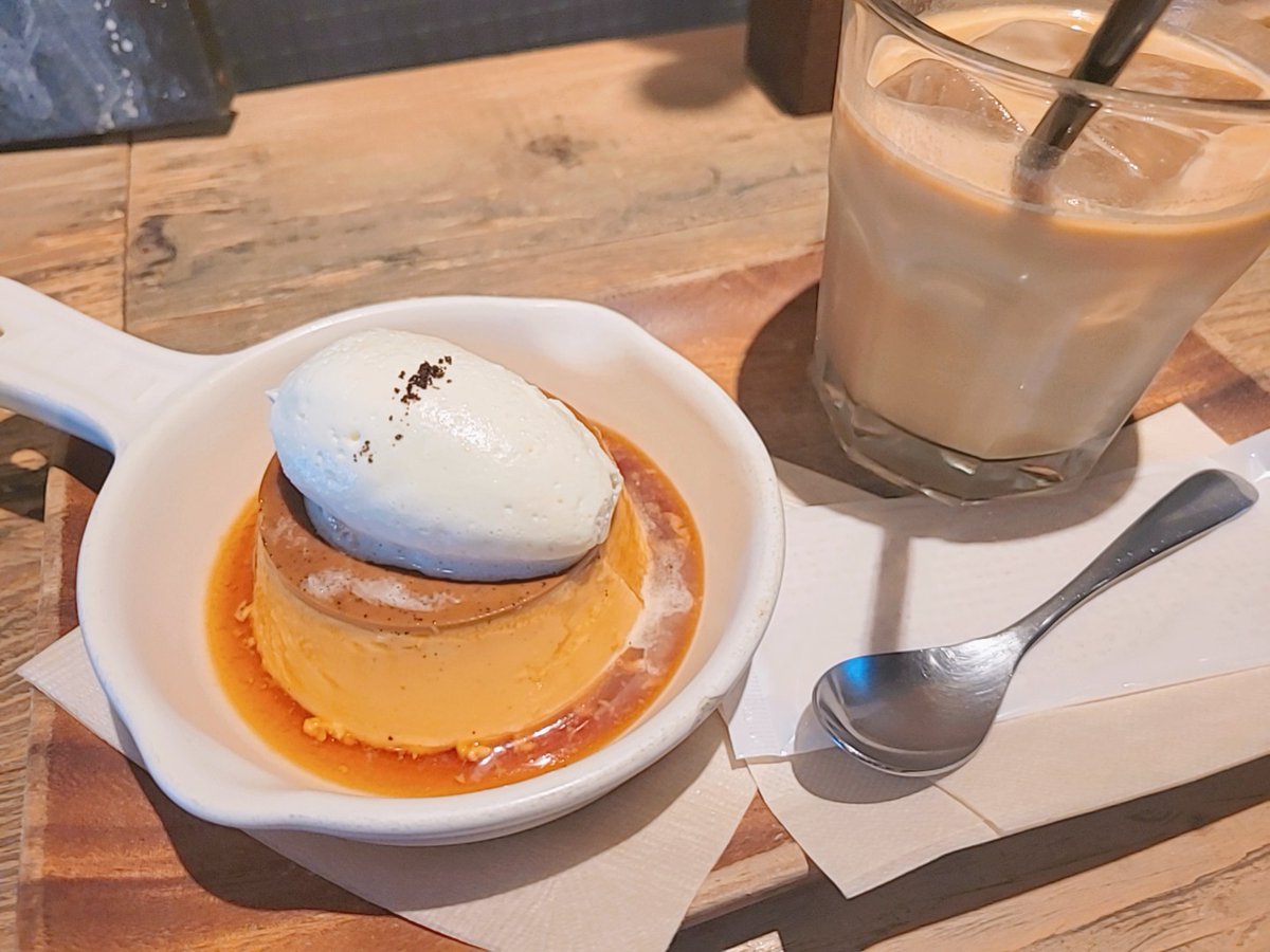 収録を終え、カフェで一息 
プリンは固めが好きです🍮