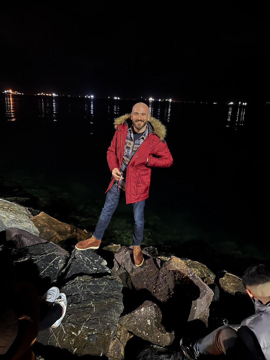 Arkamdan konuşmanız mühim değil önemli olan kafamı çevirdiğimde hepinizin susmuş olması .