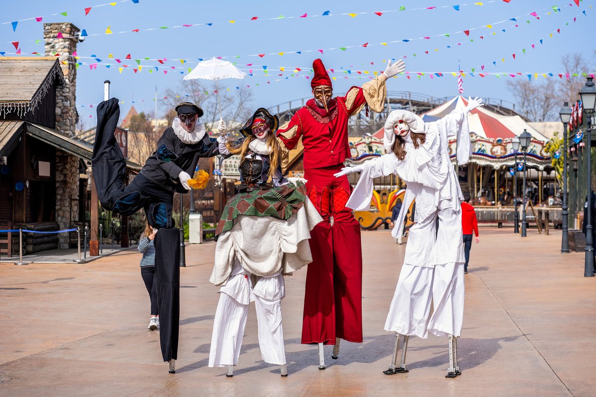 costadauradatur's tweet photo. 🎉 Voleu celebrar un Carnaval inoblidable? El trobareu a #PortAventuraWorld del 9 de febrer al 17 de març. Veniu a gaudir dels ritmes de la samba 🎶 i l'elegància veneciana 🎭 sense oblidar les millors atraccions! 🎢
📸 @portaventura_es
#CostaDaurada #MadetoRemember https://t.co/QHs54kisQu