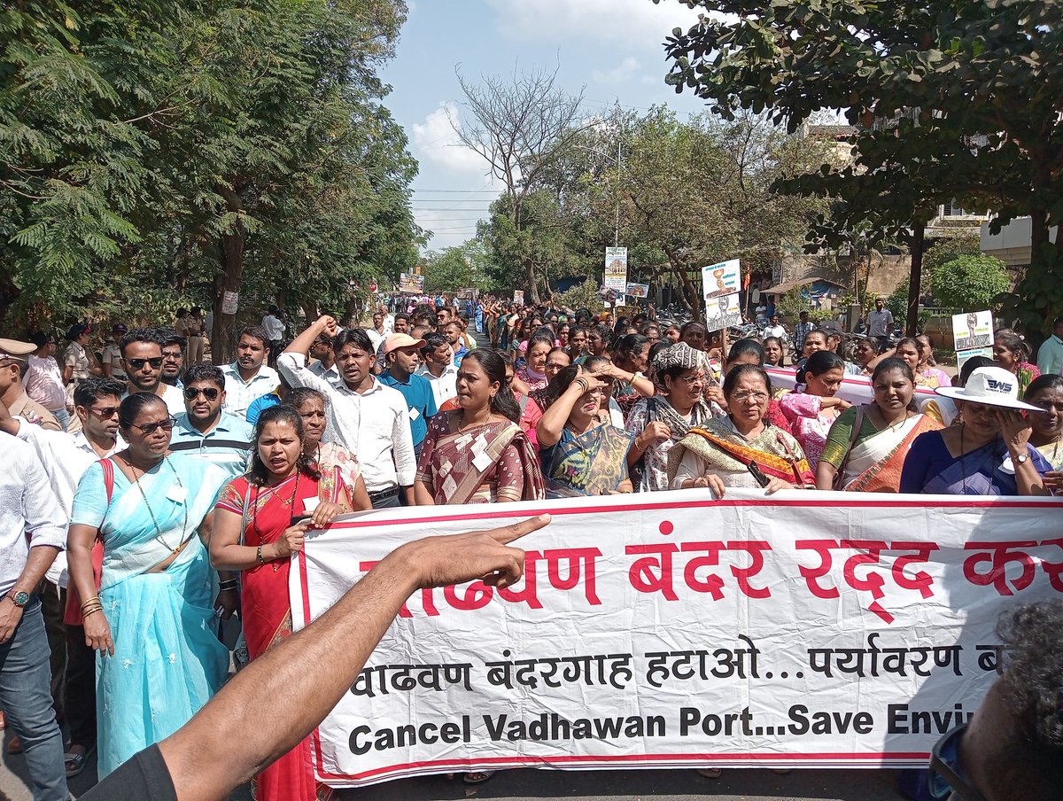 Villagers impacted by the Vadhavan Port project take a stand! Marching to the MPCB office, they demand justice after being denied a fair chance to speak during the declared 'completed' public hearing. #VadhavanPort #CommunityVoice #JusticeForVillagers @mpcb_official @collectorpal