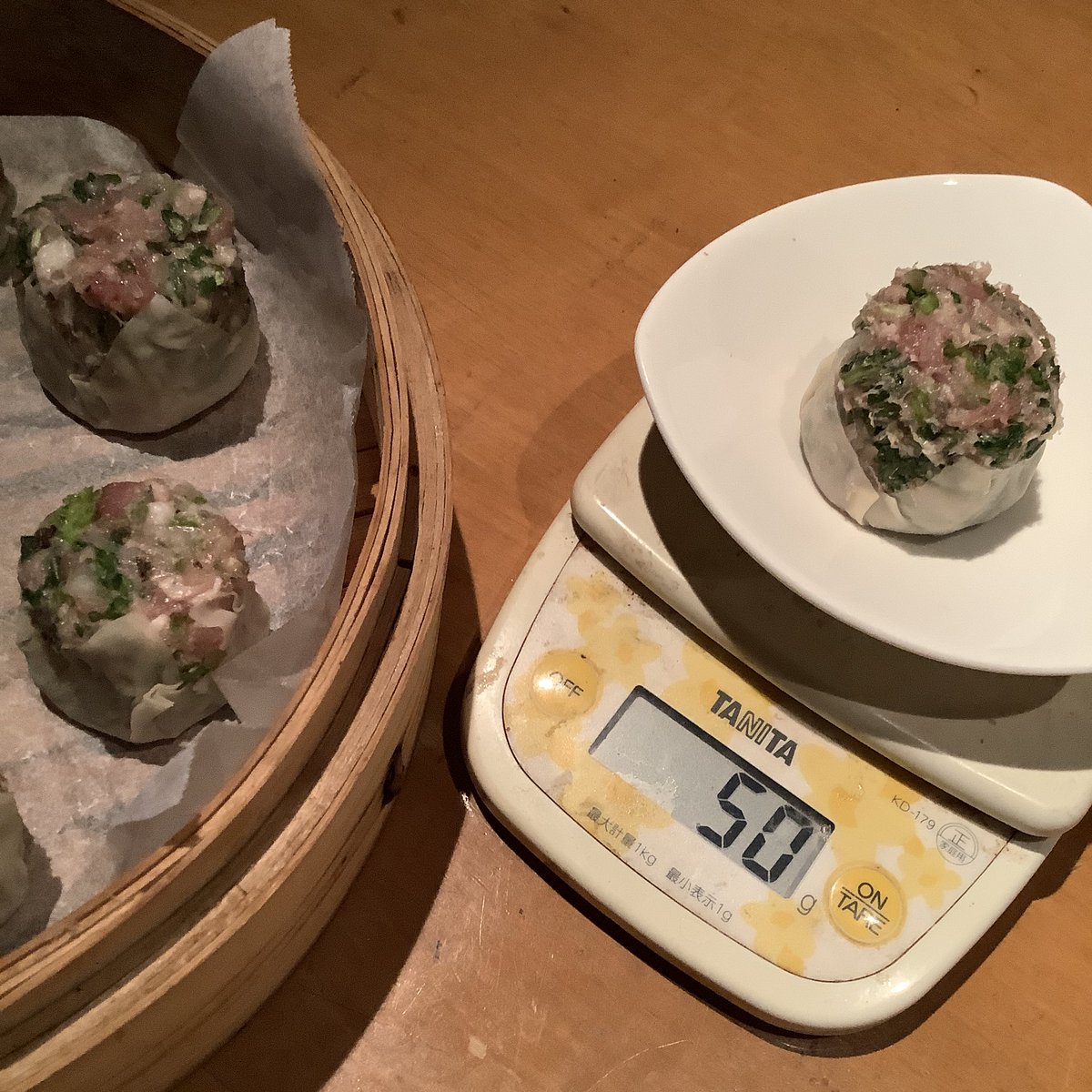 unosuke_tokyo's tweet photo. ウチのしうまいは、蒸し前50gだから😦
#焼売 #しゅうまい #しうまい
#うのすけのしうまい #うのすけ旬しうまい
#うのすけ #unosuke
#でっかいことはいいことだ
#みたことのないのつくりたい
#バカみたいなことをやりたい
#楽しくて笑っちゃうことをしたい https://t.co/fmu0anxqFq