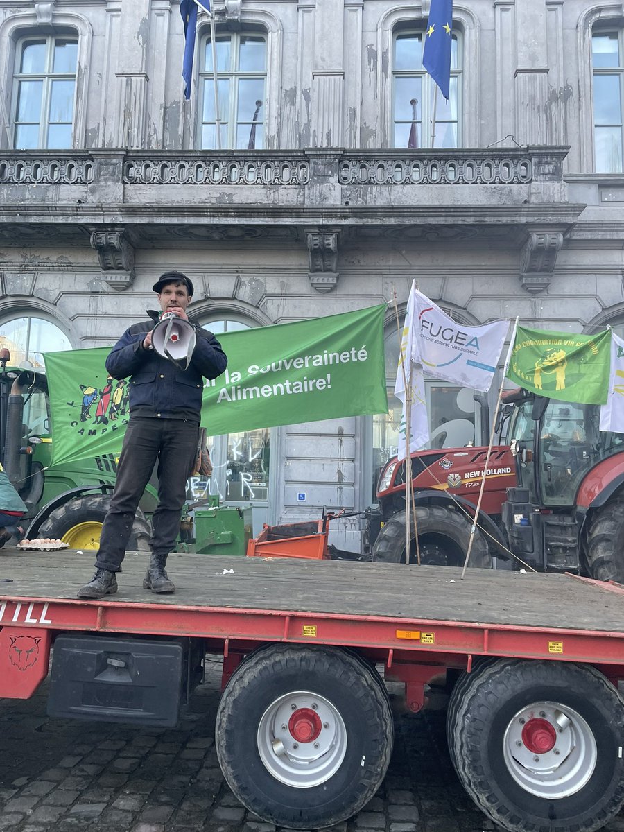 ECVC is in Place du Luxembourg today to demand an end to EU-Mercosur and ensure fair prices for farmers. This afternoon we will meet Commissioner @jwojc and the cabinet of @eucopresident to discuss the demands of small-scale farmers! Farmers voices will be heard!