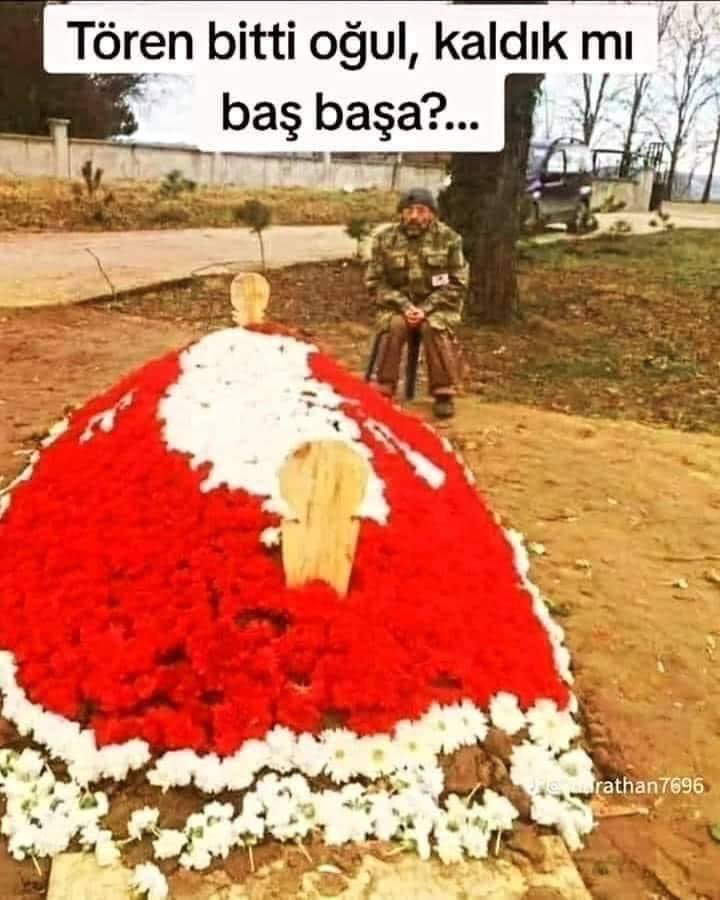 Vatan evlatlarını🇹🇷
Ölünce andınız,yaşarken açlığa mahkum ettiniz.
Artık YETER ‼️‼️‼️
#AstsubaylarınSesiniDuymadınızmı