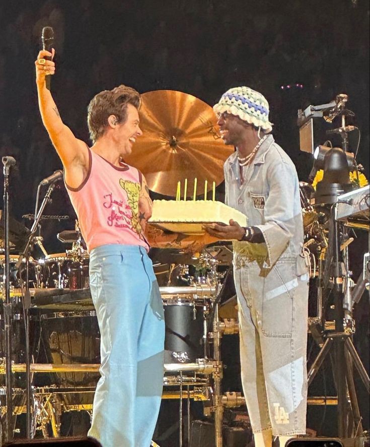 🍉 | 'Joyeux anniversaire à mon bon ami, Harry' - Pauli au concert de U2 à The Sphere !

© bookthoughts / bethandbono