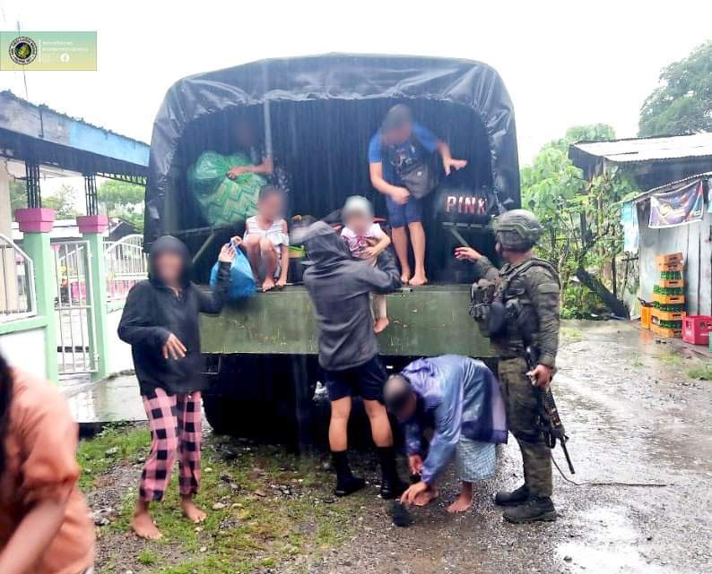 TO THE RESCUE | PH #Navy in Eastern Mindanao rescues residents of Carmen in Davao del Norte on Jan 31

More ➡️ m.facebook.com/story.php?stor…
📝📸 <a href="/nfem_pao/">NFEM PAO</a> 

#ProtectingtheSeasSecuringOurFuture 
#ModernandMultiCapablePHNavy 
#AFPyoucanTRUST