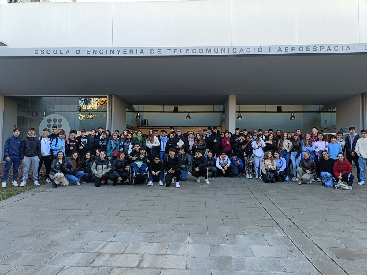 UPCLlobregat's tweet photo. Ahir Cloenda de la 1a edició 2024 del projecte #MartXXI: és possible una colònia humana al planeta vermell?

Ens van acompanyar autoritats de @Valllirana, @AjuntamentSVH i @santjustcat

Amb @InsGabriela @Salesians_SVH @InsMompou
@InsTorreRoja @EscolaTeide @valldarus 🙏

@la_upc https://t.co/qJnRQ1v2vg