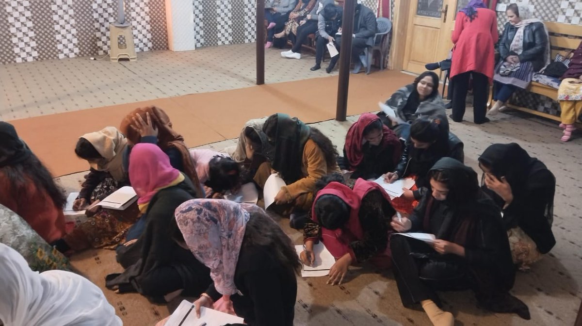 Our peer educators under #MeraVote #PakistanKeLiye organized voter mobilization sessions in Lahore and Sanghar to raise awareness about the importance of votes and build an understanding of vote casting. #CDAPAK

<a href="/ECP_Pakistan/">Election Commission of Pakistan (OFFICIAL)🇵🇰</a> <a href="/USAID_Pakistan/">USAID Pakistan</a> <a href="/UNDP_Pakistan/">UNDP Pakistan</a> <a href="/EUPakistan/">EUPakistan</a>