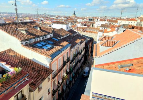 🏘️<a href="/emvsmadrid/">EMVS Madrid</a> impulsa la #descarbonización de Madrid en colaboración con <a href="/DesnerSistemas/">Desner</a> y <a href="/SchneiderElec/">Schneider Electric</a>, para la renovación de la comunidad residencial Tres Peces en el corazón de Lavapiés.

🔗ecoconstruccion.net/noticias/emvs-…