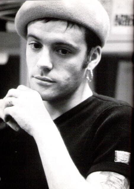 NickyWiresDyson's tweet photo. 29 years, heartbreaking. Always sadly missed, that never goes away. I hope you found happiness ❤️ 🙏🏻  #StayBeautiful #Genius #RicheyEdwards #MissingPerson #KeepTheSearchAlive https://t.co/M3ip3e4j6q