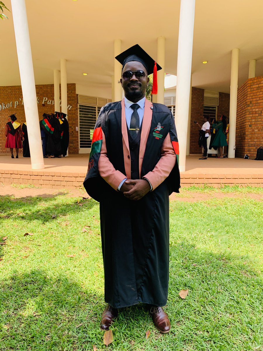 elijah0kello's tweet photo. Thrilled to share that I have officially graduated with an Honors degree in Software Engineering from Makerere University 

Now I am practising Software Engineering legally for real and professionally 🥳🥳🥳. 

Let’s build software for the world. And this is just the start.🥳 https://t.co/g6A9uacTXY