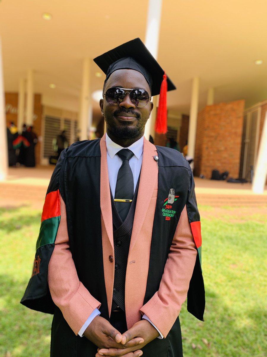 elijah0kello's tweet photo. Thrilled to share that I have officially graduated with an Honors degree in Software Engineering from Makerere University 

Now I am practising Software Engineering legally for real and professionally 🥳🥳🥳. 

Let’s build software for the world. And this is just the start.🥳 https://t.co/g6A9uacTXY