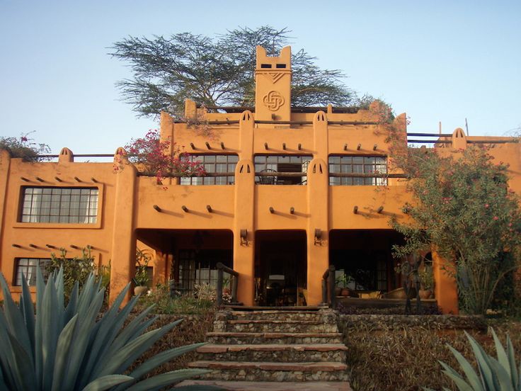 afromorphism's tweet photo. The African Heritage House 

📍Nairobi, Kenya.

Designed by architect Alan Donovan. This is a stunning example of blending art and architecture. This iconic structure features a fusion of traditional African elements with modern design, creating a visually striking environment. https://t.co/jNWHa9frLR