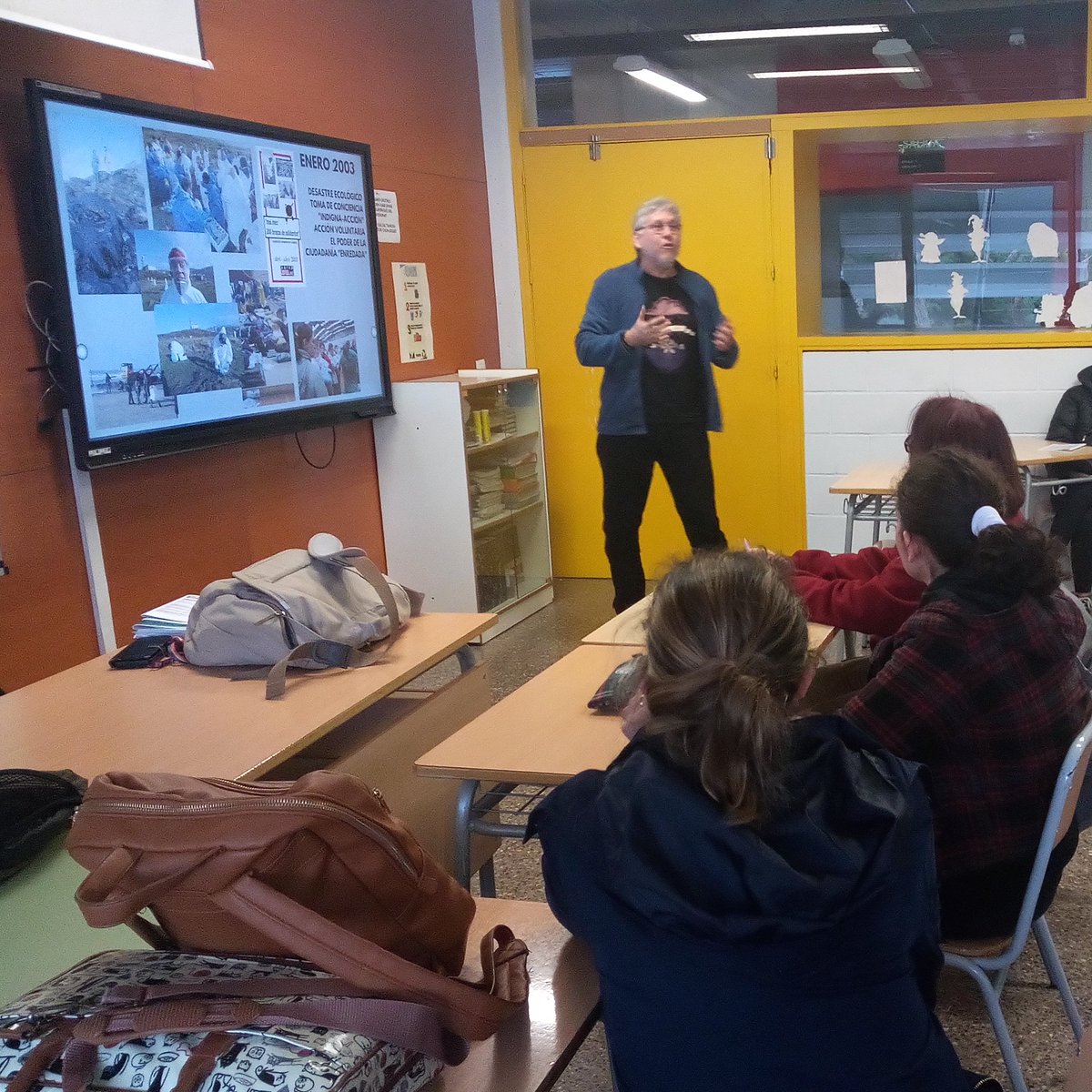 jovesnet's tweet photo. Aquest dimarts, la Xarxa @jovesnet va presentar el programa d'activitats #HortaNeta, de millora i conservació del medi ambient, a l'alumnat i equip docent del CFGS Educació i Control Ambiental a l'IES Clara Campoamor d'Alaquàs.
#xarxajovesnet #ivaj #xarxajove #mediambient #futur https://t.co/7axkJz6Cte
