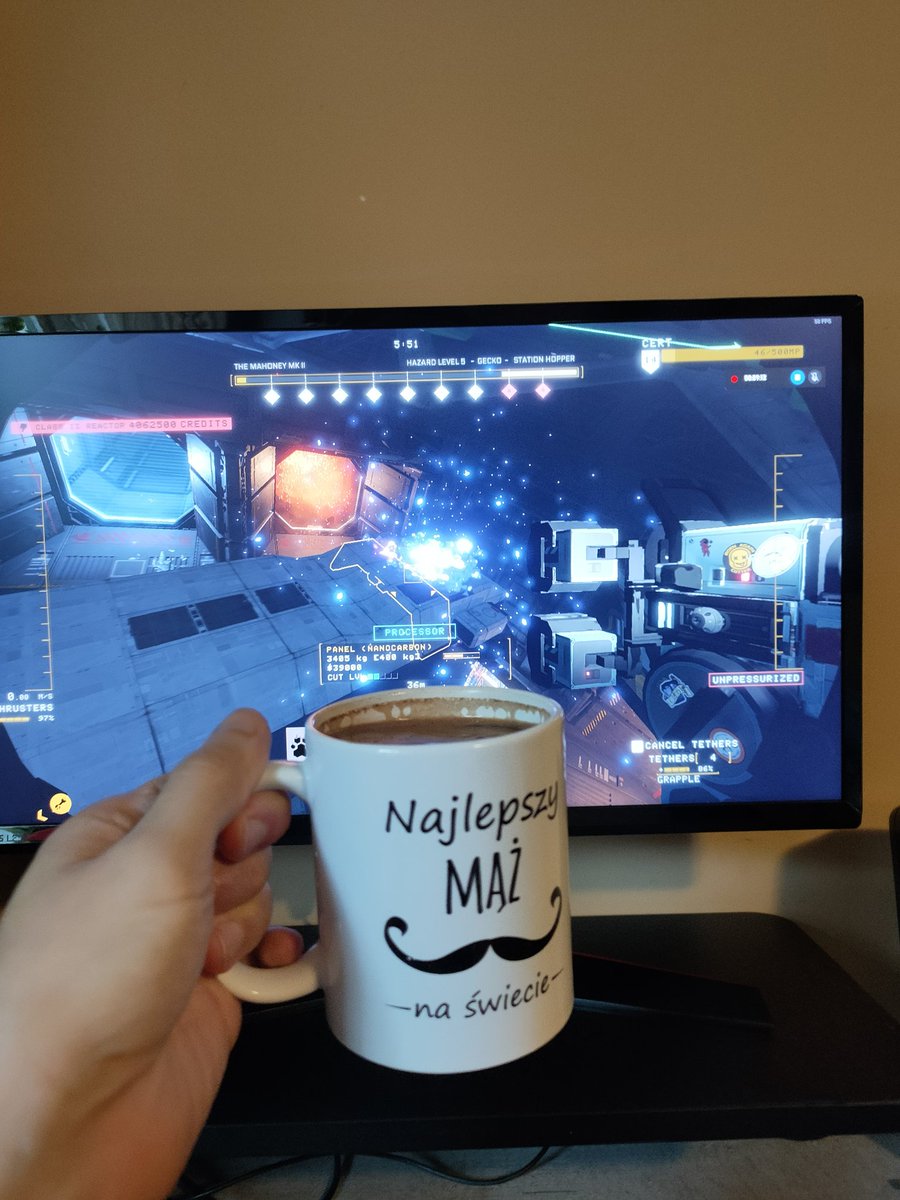 ModelowyGracz's tweet photo. Najlepszy mąż na świecie zdecydowanie nie jest najlepszym kosmicznym złomiarzem na świecie. Kawa z widokiem na wybuchający reaktor II stopnia 😅
Hardspace: Shipbreaker naprawdę mnie urzekło.
Dzień dobry
#porannakawa #kawa #hardspace #shipbreaker #spacesim #game #gracz #dziendobry #kawa