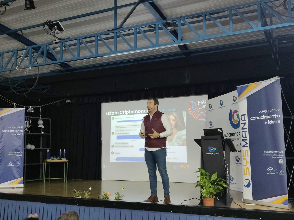 jaimerr's tweet photo. Comenzamos Jueves de #Sysmana2024 con @eduSatoe con su charla "La IA y el Cibercrimen" donde nos enseña cómo se utiliza la IA para el Cibercrimen y los factores a tener en cuenta a la hora de identificar un delito que utiliza por detrás inteligencia artificial. 🔝💯 https://t.co/SwwZr8thon