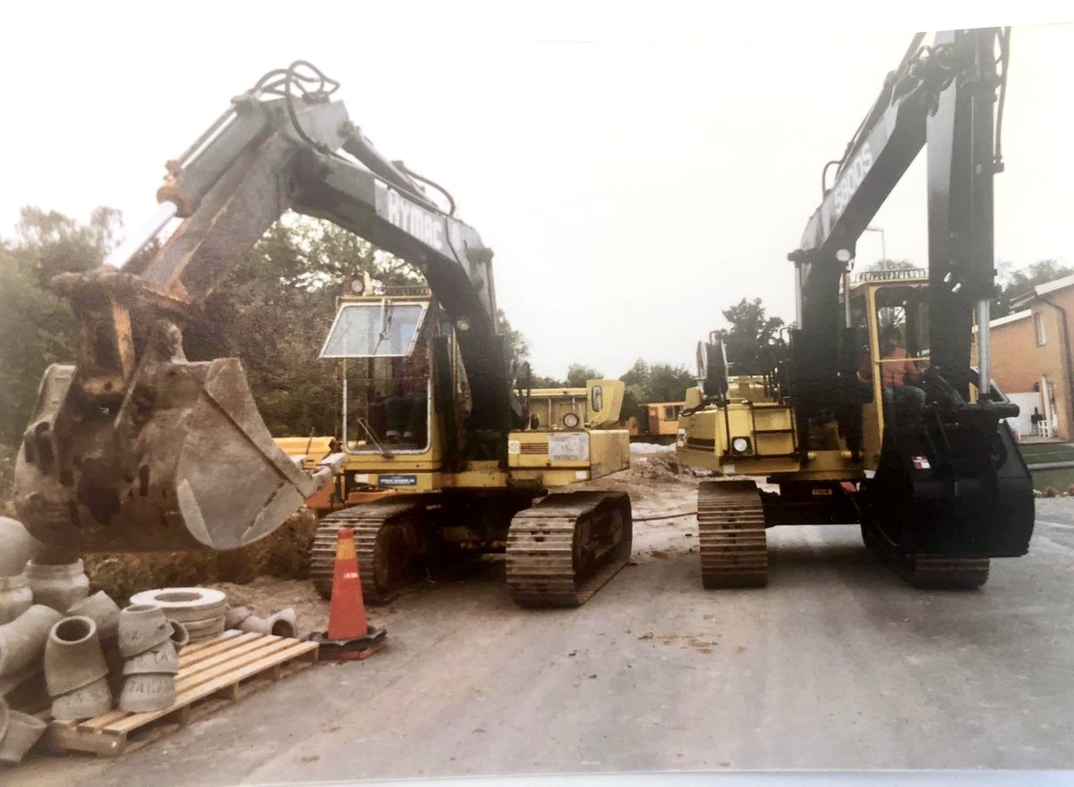 DiggerManBlog's tweet photo. Scandinavian Hymac’s … #ThrowbackThursday

https://t.co/8LEaC8tp1f

#diggermanblog #diggers #earthmovers #excavators #hymac #sweden https://t.co/fLFkLqdXED