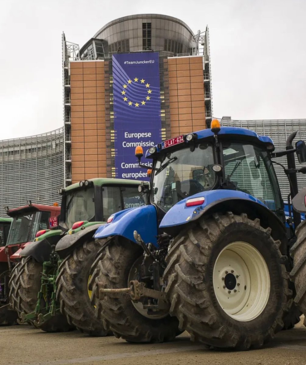 C’est, évidemment, bien plus qu’une crise agricole qui se joue en ce moment, c’est une crise de civilisation. 
#Bruxelles #BlocusRungis #blocageDeParis #Agriculteursencolere