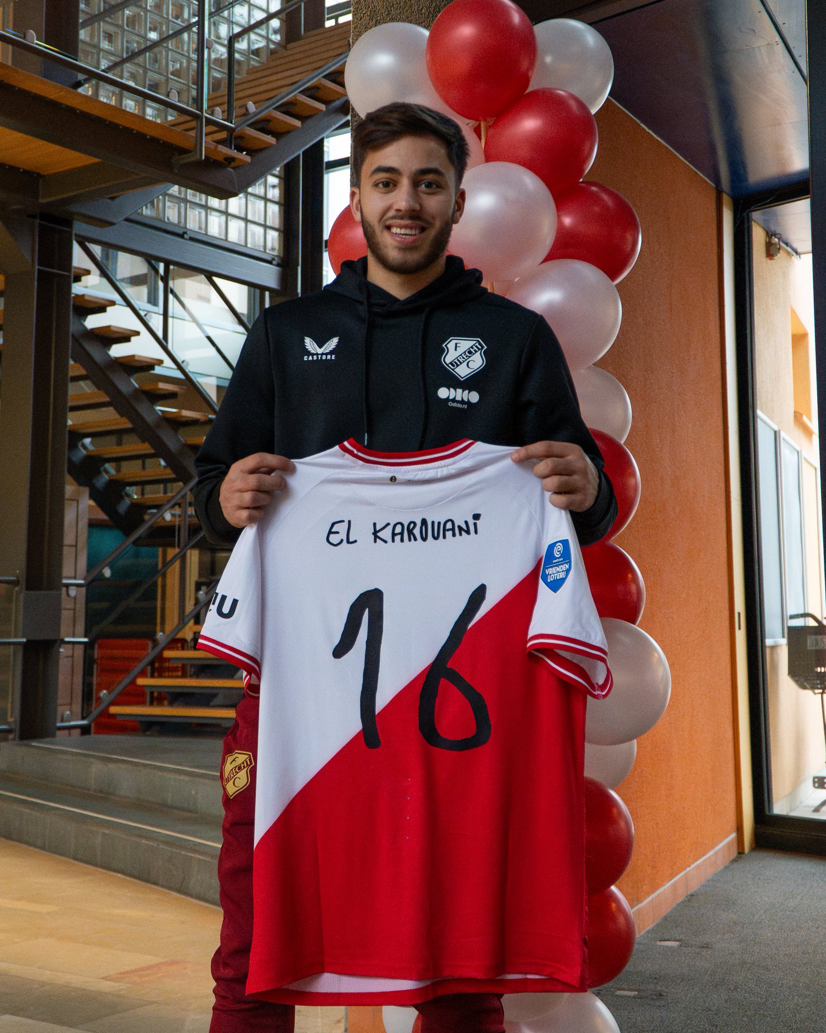 FC Utrecht on X tegen fcvolendam Kinderen uit het HetWKZ hebben speciaal voor utrvol de namen en de rugnummers van de spelers van FC Utrecht getekend. De