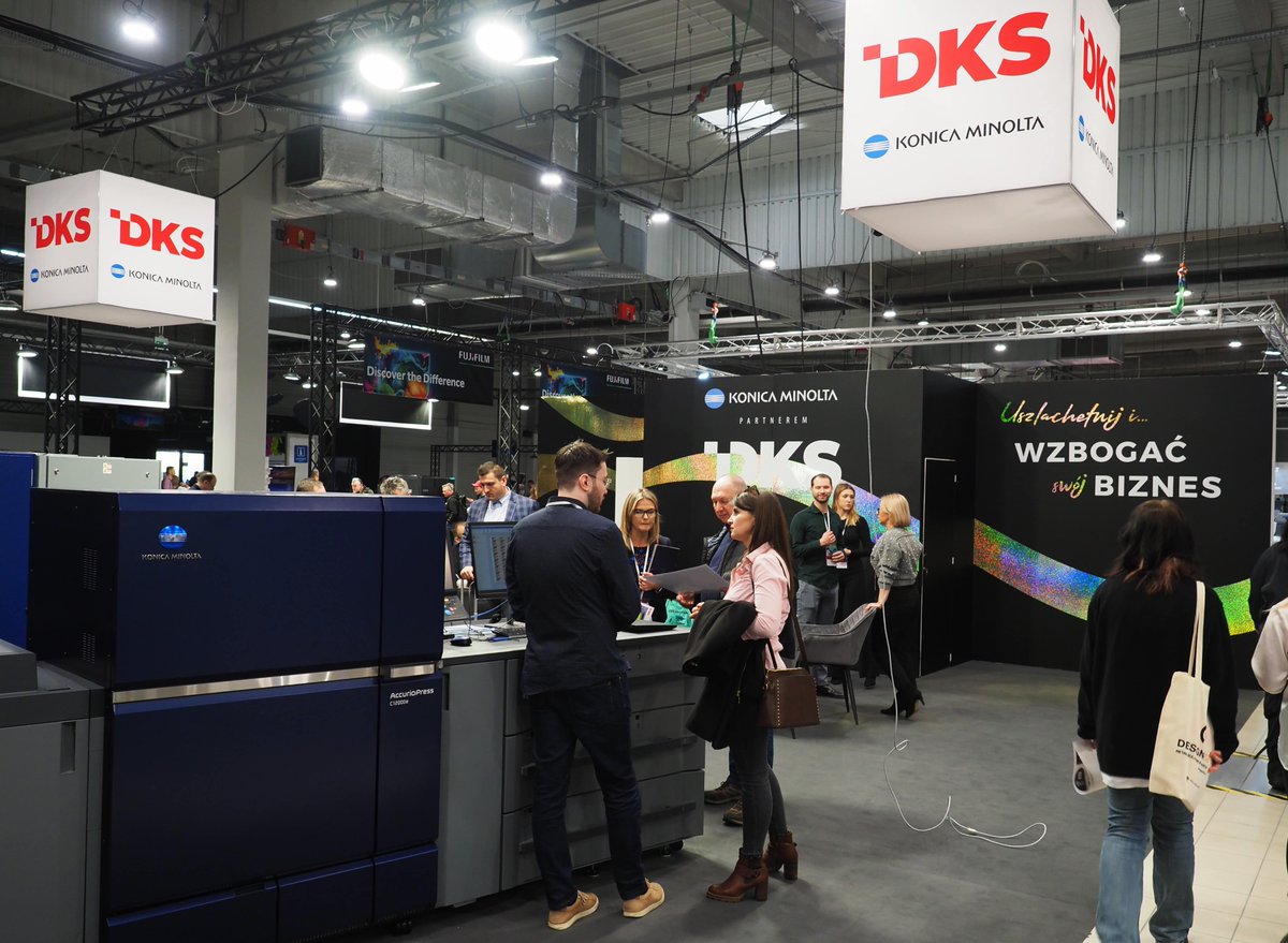dks_pl's tweet photo. Jeśli jeszcze nie odwiedziliście nas na RemaDays Warsaw, to gorąco Was zapraszamy na stoisko F2.44! 🌟 Odkryjcie świat uszlachetniania i nowoczesnych rozwiązań poligraficznych razem znami. Jesteśmy gotowi na Wasze pytania i inspirujące rozmowy. #RemaDays2024 #Uszlachetnianie https://t.co/uATeRX0DMX