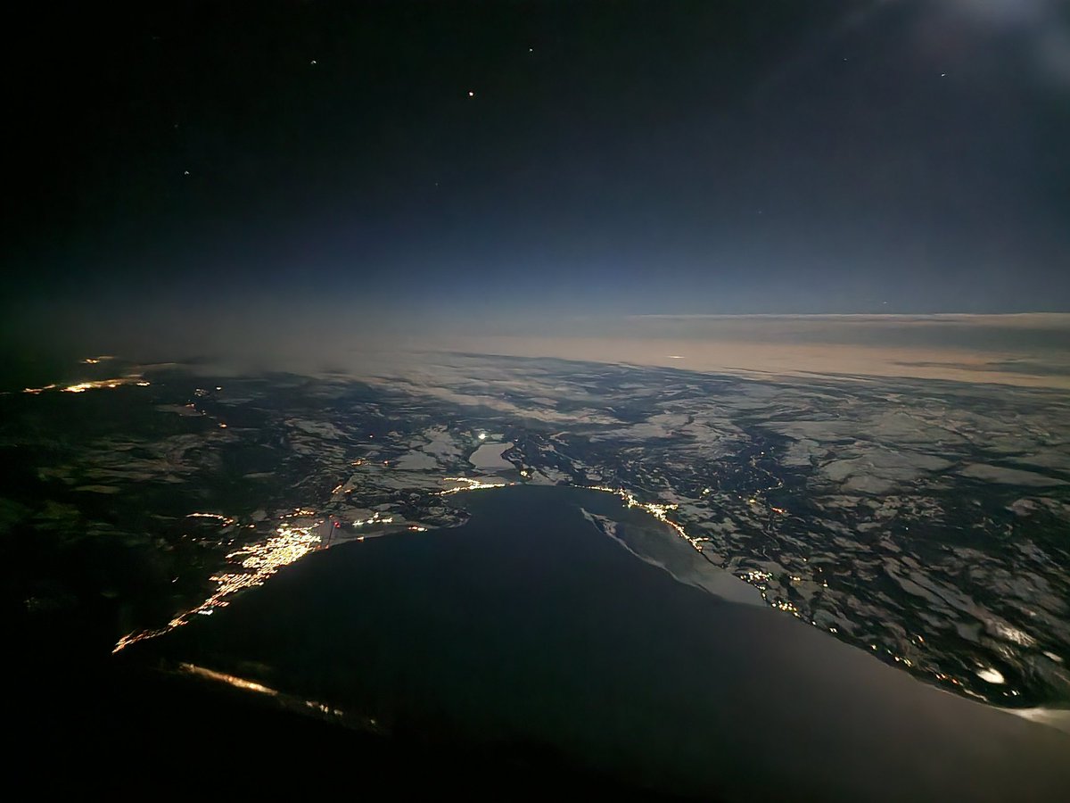 zaxon744's tweet photo. #Overflying Newfoundland 🇨🇦 on a clear, well lit night, just prior to entering the NAT Oceanic Airspace
#StJohn's #Stephenville #Gander https://t.co/ABJl11zyRq