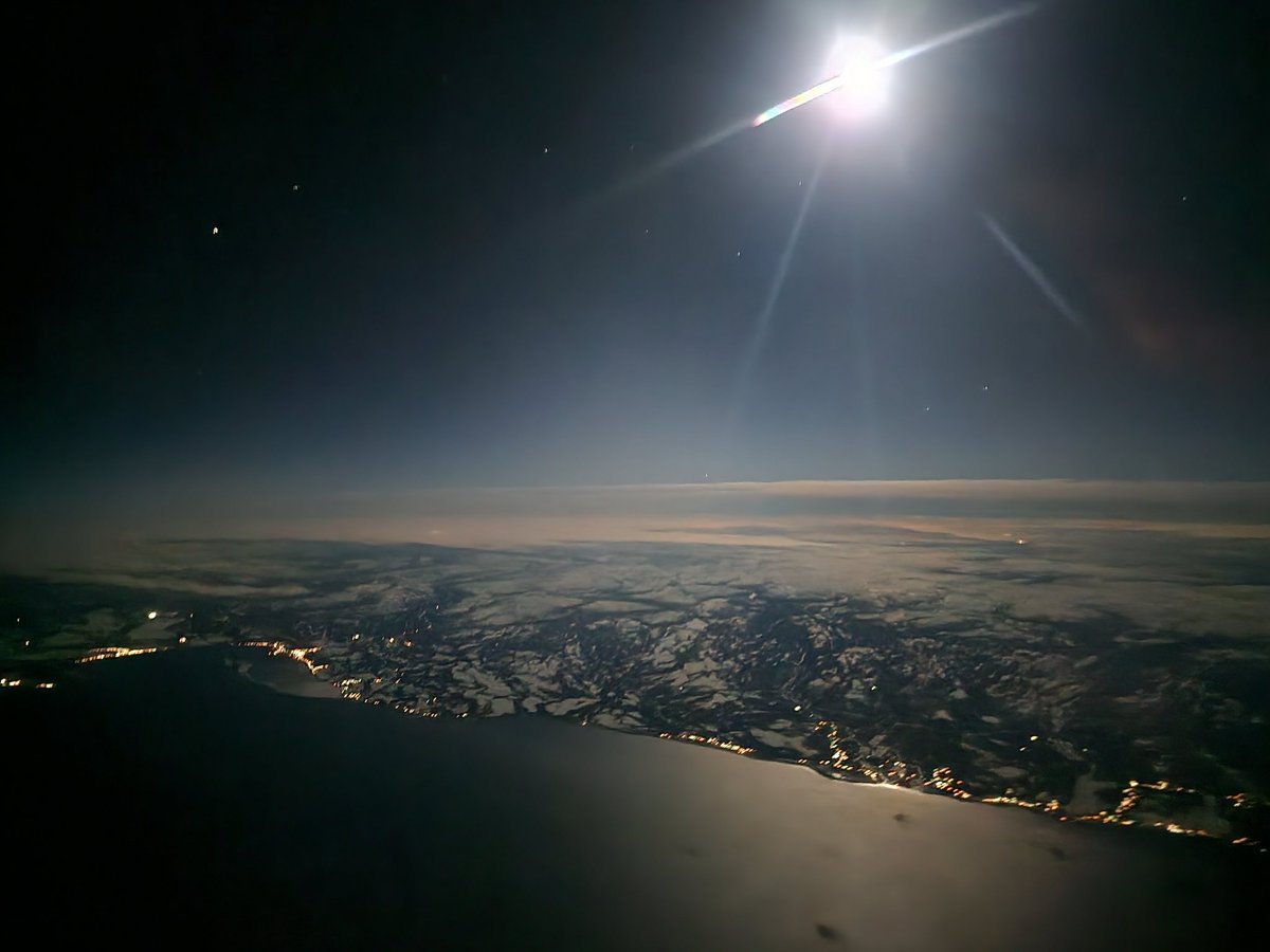 zaxon744's tweet photo. #Overflying Newfoundland 🇨🇦 on a clear, well lit night, just prior to entering the NAT Oceanic Airspace
#StJohn's #Stephenville #Gander https://t.co/ABJl11zyRq