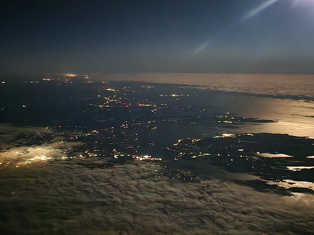 zaxon744's tweet photo. #Overflying Newfoundland 🇨🇦 on a clear, well lit night, just prior to entering the NAT Oceanic Airspace
#StJohn's #Stephenville #Gander https://t.co/ABJl11zyRq
