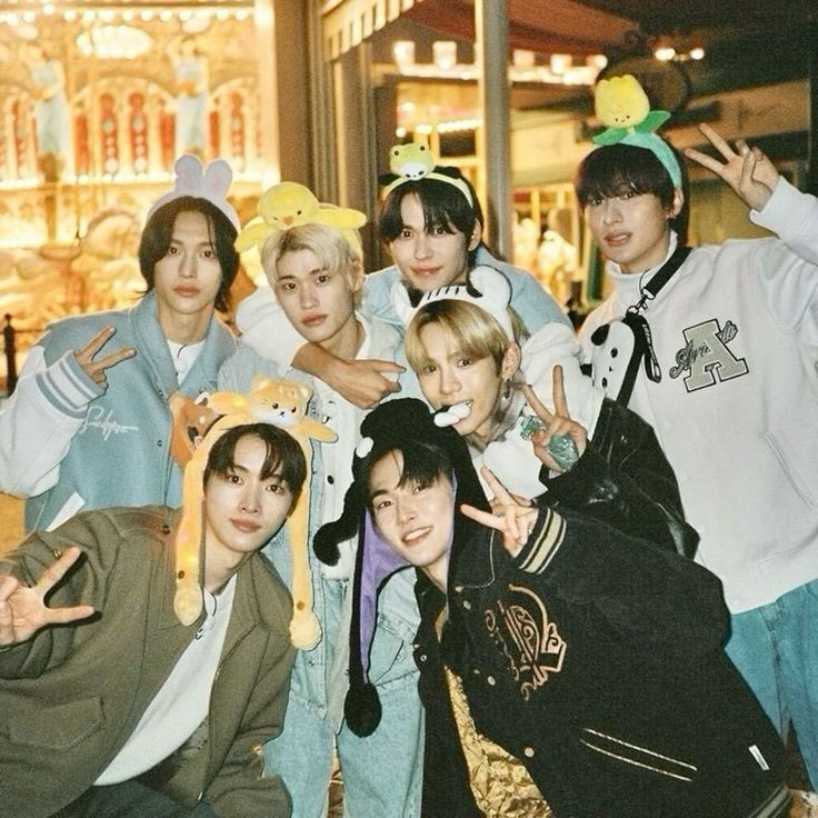 songeuns30k's tweet photo. wanna travel back in time to this moment🫂🤎 
REAL HAPPINESS! https://t.co/4D3NZWYGe7