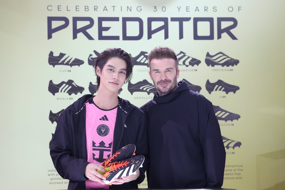 รูปนี้ดีมากกกกกกกกกกกกกก คอมโพสดี เห็นลายเซ็นต์ที่ Beckham เซ็นต์ด้วย ขยายใหญ่แปะผนังบ้านได้เลย 👍🏻😍 

#adidasPredator
#adidasPredatorxBRIGHT
#adidas #adidasthailand 
#bbrightvc <a href="/bbrightvc/">bright</a>