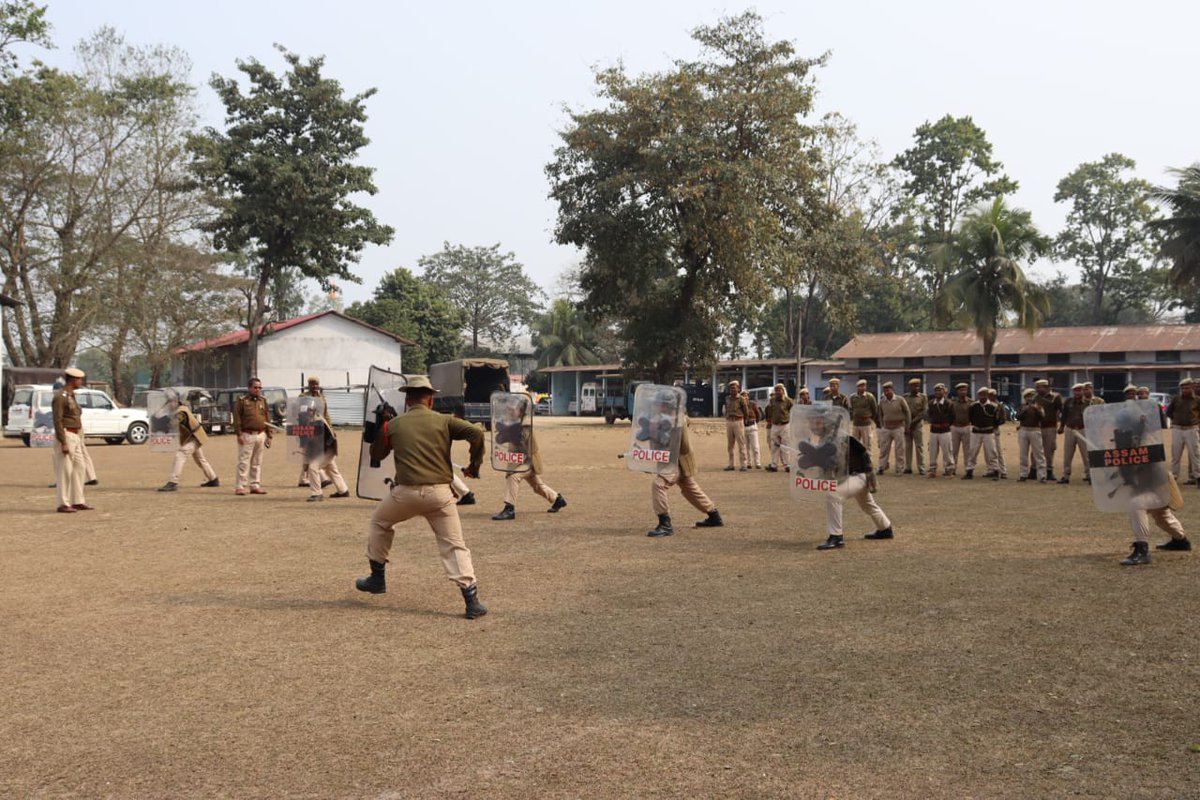 Goalpara_Police's tweet photo. Glimpses of Riot Control Drill & Refresher training imparted to police personnel in Goalpara Reserve field.
#PreparednessofForces
#Ready4Combat
@CMOfficeAssam
@assampolice
@DGPAssamPolice
@gpsinghips
@dkdeyips_0107 https://t.co/QrF9afbHOC