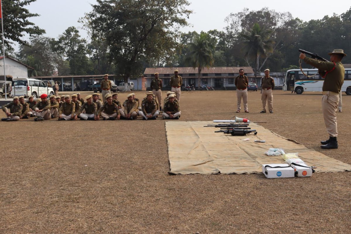 Goalpara_Police's tweet photo. Glimpses of Riot Control Drill & Refresher training imparted to police personnel in Goalpara Reserve field.
#PreparednessofForces
#Ready4Combat
@CMOfficeAssam
@assampolice
@DGPAssamPolice
@gpsinghips
@dkdeyips_0107 https://t.co/QrF9afbHOC
