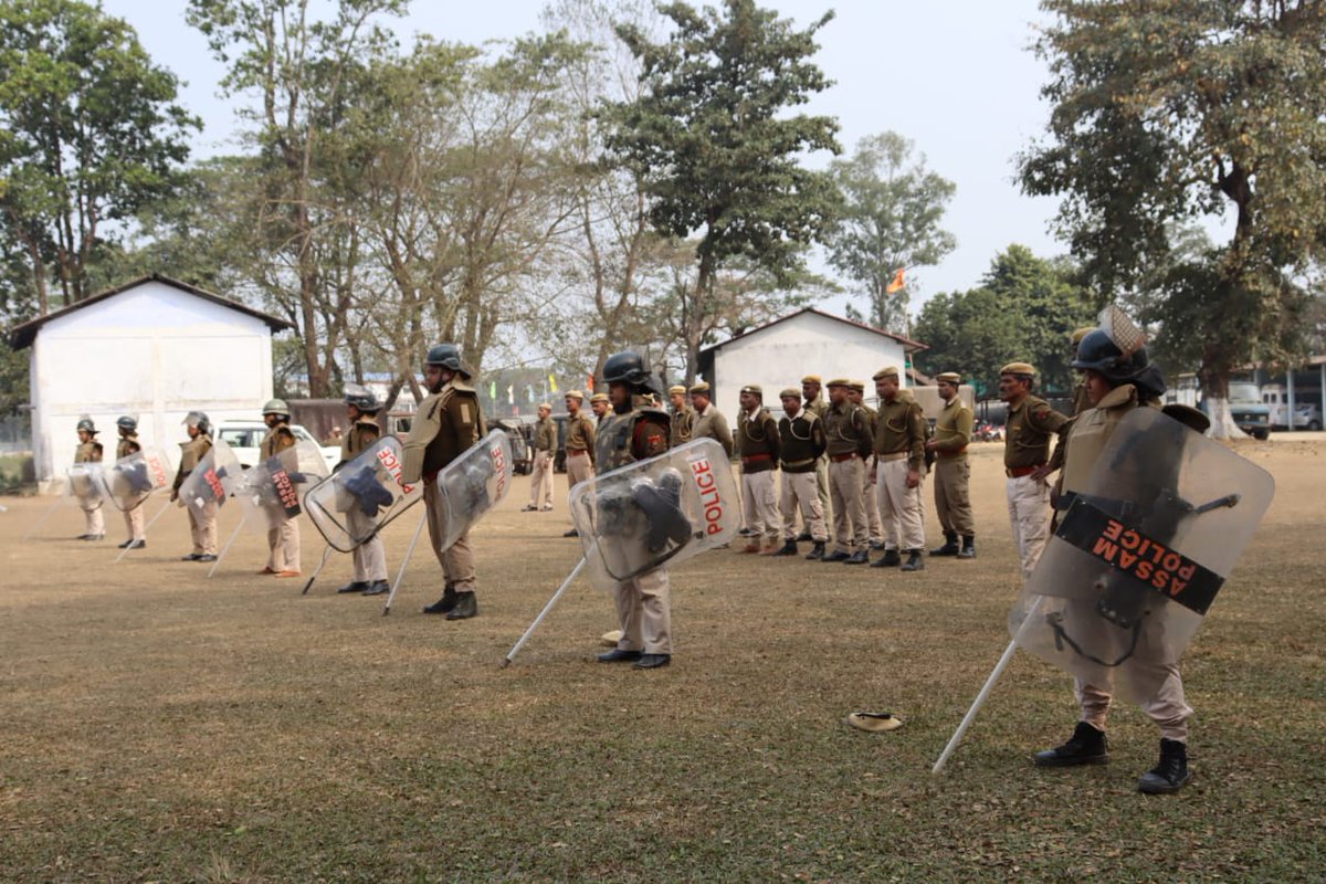 Goalpara_Police's tweet photo. Glimpses of Riot Control Drill & Refresher training imparted to police personnel in Goalpara Reserve field.
#PreparednessofForces
#Ready4Combat
@CMOfficeAssam
@assampolice
@DGPAssamPolice
@gpsinghips
@dkdeyips_0107 https://t.co/QrF9afbHOC