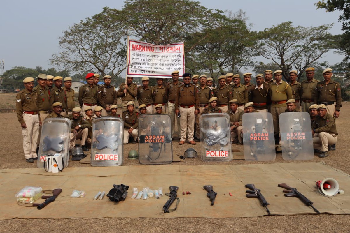 Goalpara_Police's tweet photo. Glimpses of Riot Control Drill & Refresher training imparted to police personnel in Goalpara Reserve field.
#PreparednessofForces
#Ready4Combat
@CMOfficeAssam
@assampolice
@DGPAssamPolice
@gpsinghips
@dkdeyips_0107 https://t.co/QrF9afbHOC