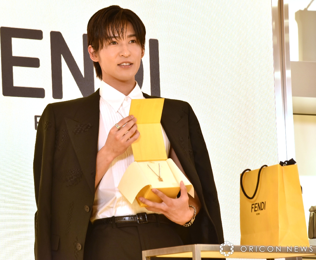 Snow Man目黒蓮『フェンディ』から サプライズで誕生日プレゼント
