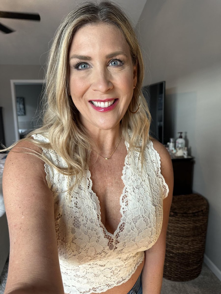 Naughty Wife tweet media