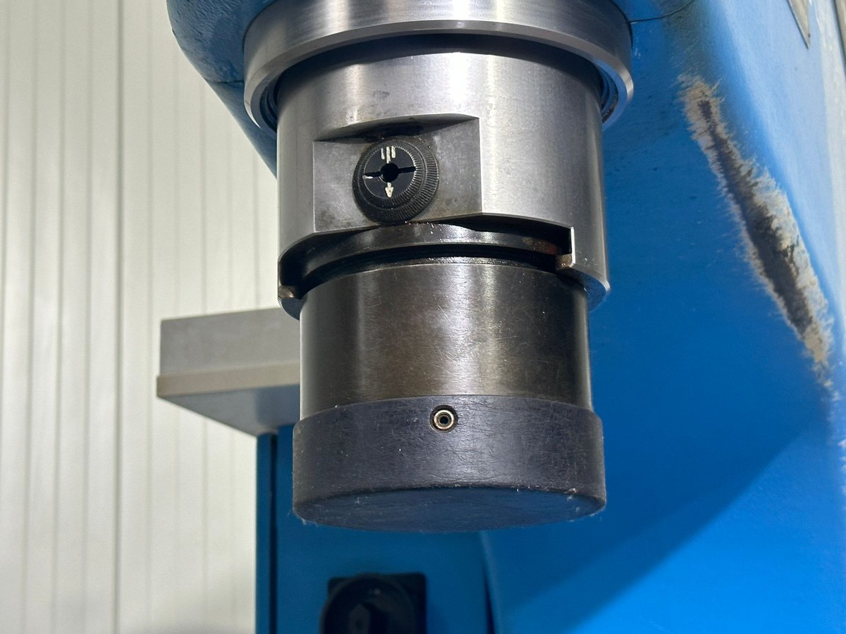 mach4metal's tweet image. Walter Eckold - KF665 
Number of strokes150 / 300 / 600 Min.
Maximum sheet thickness6,0 mm
Horizontal troath675 mm
Vertical troath455 mm
Max. thickness Stainles4,0 mm
Max. thickness Aluminium7,0 mm
Motorised ram adjustment80
Power4,5 kW #mach4metal #eckold #kraftformer