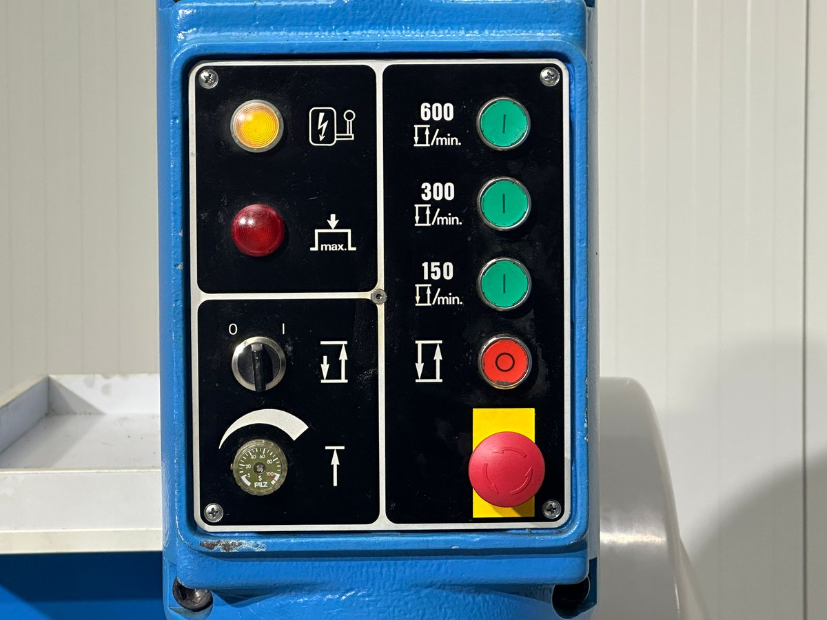 mach4metal's tweet image. Walter Eckold - KF665 
Number of strokes150 / 300 / 600 Min.
Maximum sheet thickness6,0 mm
Horizontal troath675 mm
Vertical troath455 mm
Max. thickness Stainles4,0 mm
Max. thickness Aluminium7,0 mm
Motorised ram adjustment80
Power4,5 kW #mach4metal #eckold #kraftformer