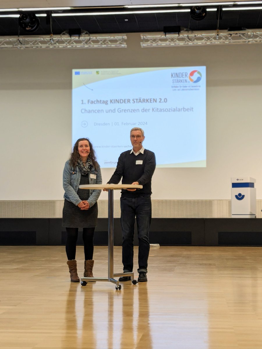 Heute in unserem Tagungszentrum: der 1. Fachtag „KINDER STÄRKEN 2.0“. Zusammen mit ca. 270 Kindersozialarbeitenden geht es um Chancen und Grenzen der Kitasozialarbeit. Im interaktiven Setting mit 15 Workshops entsteht viel Raum für Austausch und Diskussion.