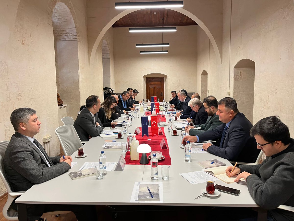 2️⃣ Ticaret, Esnaf ve Sanayi Odalarımızın Genel Sekreterleri, 
TÜGVA Genel Sekreteri ile biraradayız.
Mottomuz; ‘Gaziantep’in irfanı ile buluşmak..’
