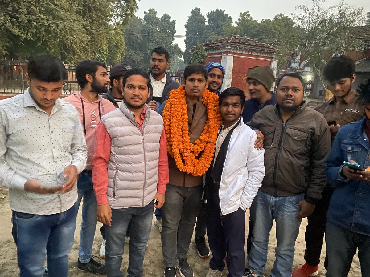 कल प्रयागराज में नई प्राथमिक शिक्षक भर्ती संघर्ष के लिए प्रदेश कार्यकारिणी का विस्तार हुआ, जिसमें सर्वसम्मति से सनिष सिंह जी को प्रदेश महासचिव और ज्ञानेंद्र वर्मा जी प्रदेश सचिव की ज़िम्मेदारी दी गई ।
सभी साथियों ने 5 फ़रवरी को लखनऊ में होने वाले धरना में सक्रियता के लिए कहा ।