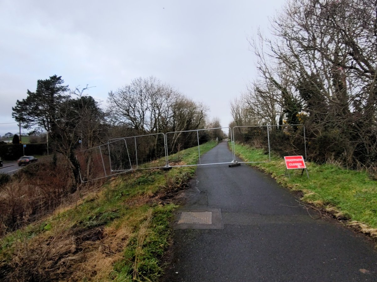 BelfastCyclist1's tweet photo. Comber Greenway closed

#combergreenway https://t.co/0g2DSrNxdo