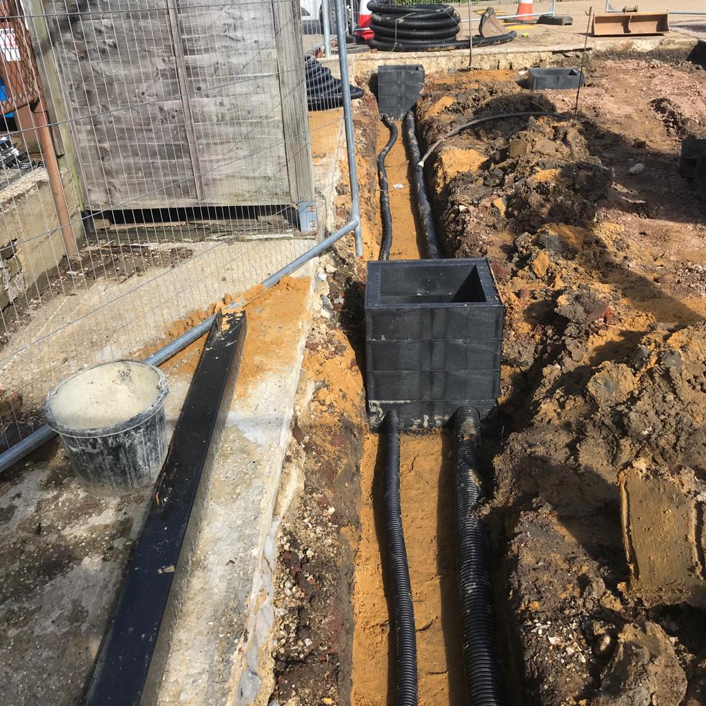 drain_and_sewer's tweet image. We&apos;ve successfully installed a new concrete slab area, complete with advanced ducting and a new water main for our client. Check out the transformation!

 #ConcreteSlabInstallation #DuctingSolutions #WaterMainUpgrade