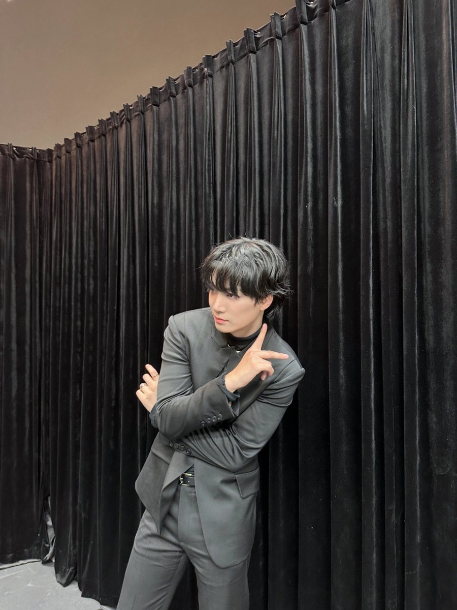 [#PHOTO] 
#MOTTO MV 비하인드 📸 

&amp;U 여러분을 위해 준비한 MV 비하인드💙

MV 촬영장에서도 귀엽고 사랑스럽고 멋있고 다한 쫑이💛

#KimJonghyeon #김종현
#Brilliant_Seasons #MOTTO