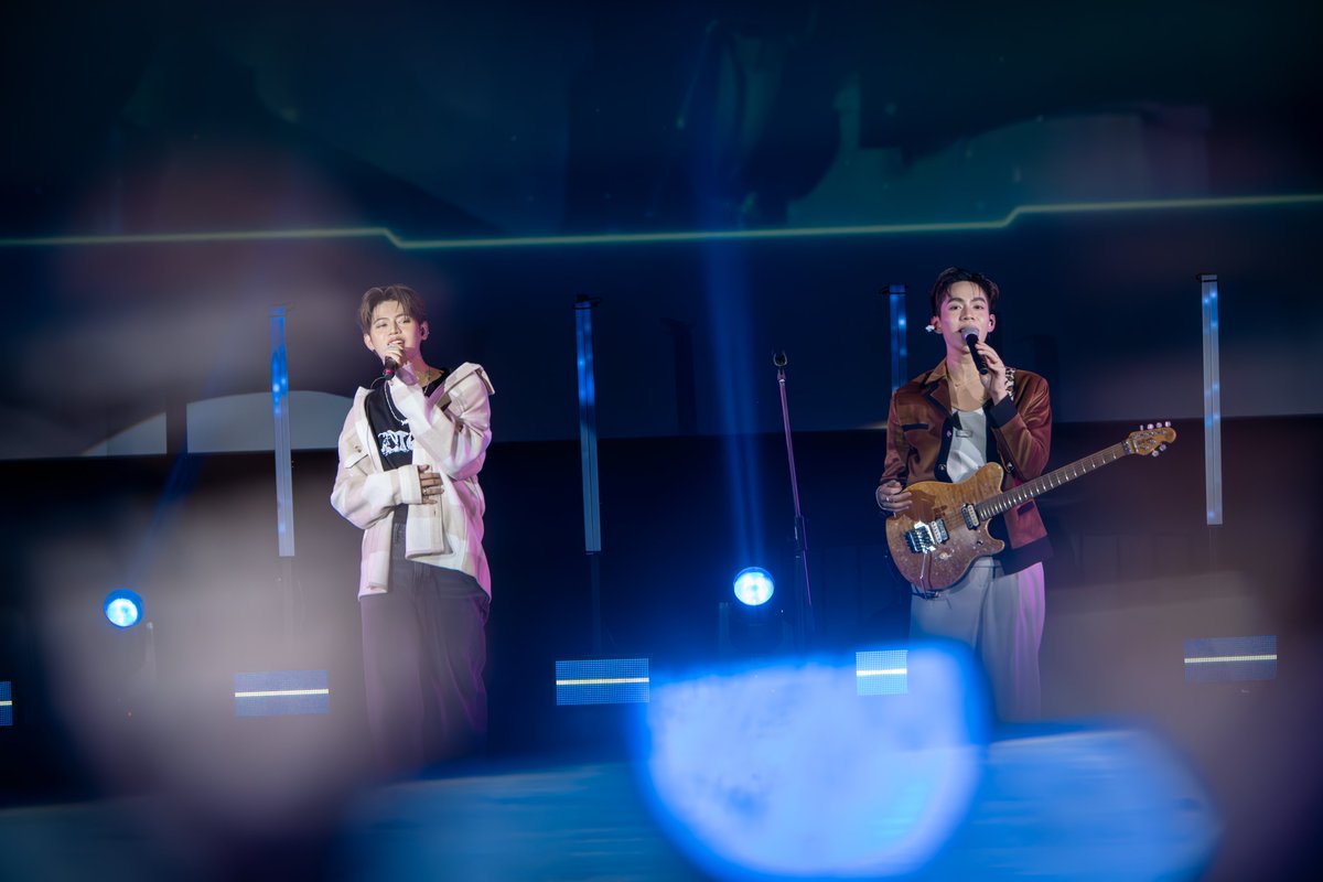 WhiteMusicClub's tweet photo. ภาพบรรยากาศงาน FIRZTER FIRST CHAPTER Album Showcase 🔥😎
FIRZTER 1ST EP ALBUM
AVAILABLE NOW ALL PLATFORMS
https://t.co/YZJtWO8NKj
@FIRZTERofficial @Sirinatsclt @CHESTER_23ct
#FIRZTER
#FZT_FIRSTCHAPTER
#WhiteMusicRecord #GMMMusic https://t.co/WNr29nUInP