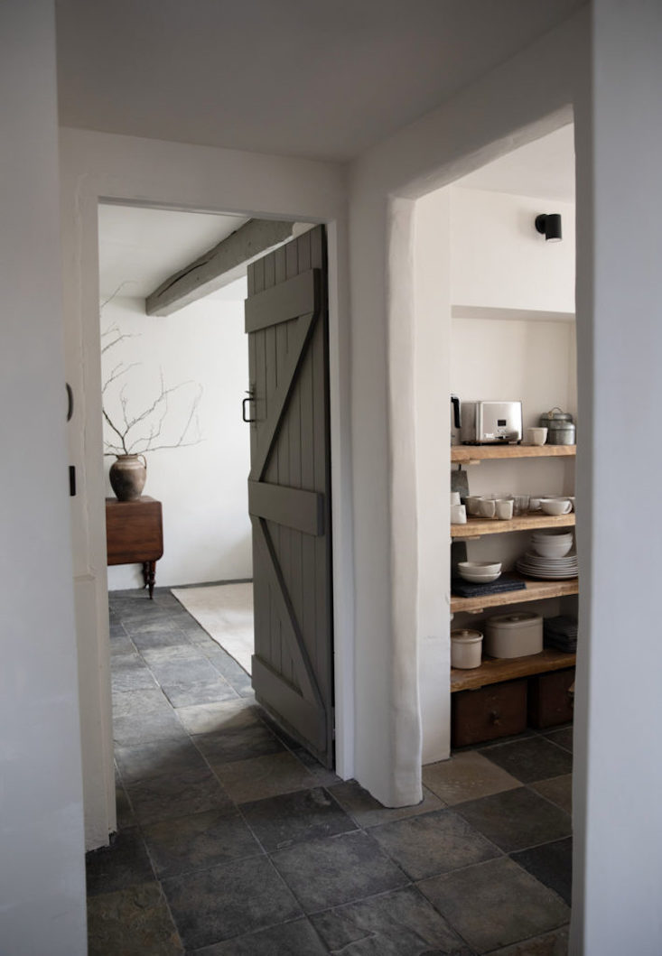roman_c's tweet image. Kitchen of the Week: A Tiny Reclaimed Kitchen Designed in a Wink dlvr.it/T290nx #KitchenoftheWeek #CottagesCabins | BidBuddy.com