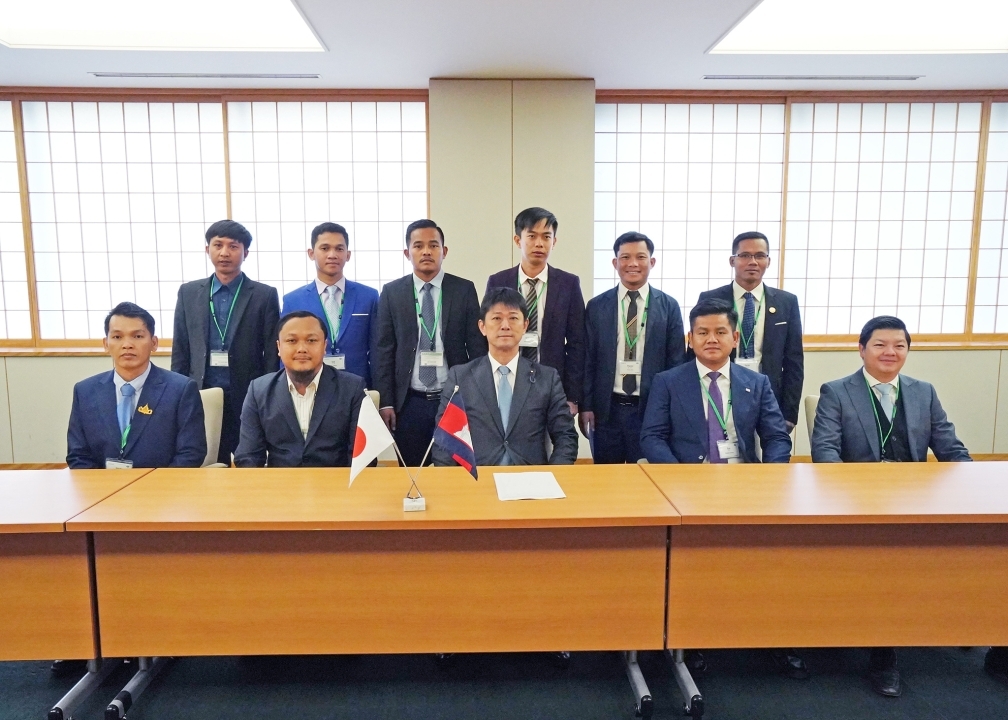 MofaJapan_jp's tweet image. 2月1日、 #高村外務大臣政務官 は、対日理解促進交流プログラム「 #JENESYS 2023」の一環として、外務省の招へいにより訪日中の #カンボジア 若手政治関係者10名（与党2名、野党8名）による表敬を受けました。
 mofa.go.jp/mofaj/s_sa/sea…