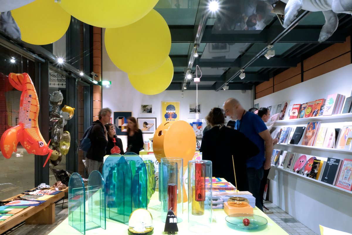 ✨ ANNONCE : c’est le retour de Blitz à la boutique du macLYON !
Blitz revient dans un mois pour une 2e occupation éphémère de mars à juillet 2024. Une nouvelle sélection haute en couleurs à découvrir dès notre inauguration jeudi 7 mars : artisanat, livres, design arty 📚