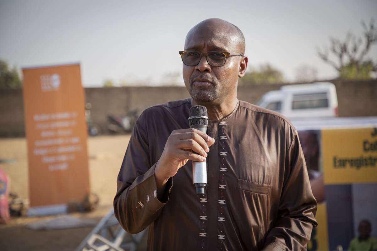 dmounian's tweet photo. #CAN2023: PDIs #PAZANI.
L’ @AsgAfrique, avec l’appui de @UNICEF_Burkina @chilrenfirst, représentant @johnunicef, et de @UNFPABF #Cheick_Mbengue, #DepRep a lancé campagne Jeunesse Paix cohésion sociale enregistrement naissances autour du ballon ⚽️ rond @jeffbasse @AkpadjiAlain https://t.co/A15ZP3IRlo