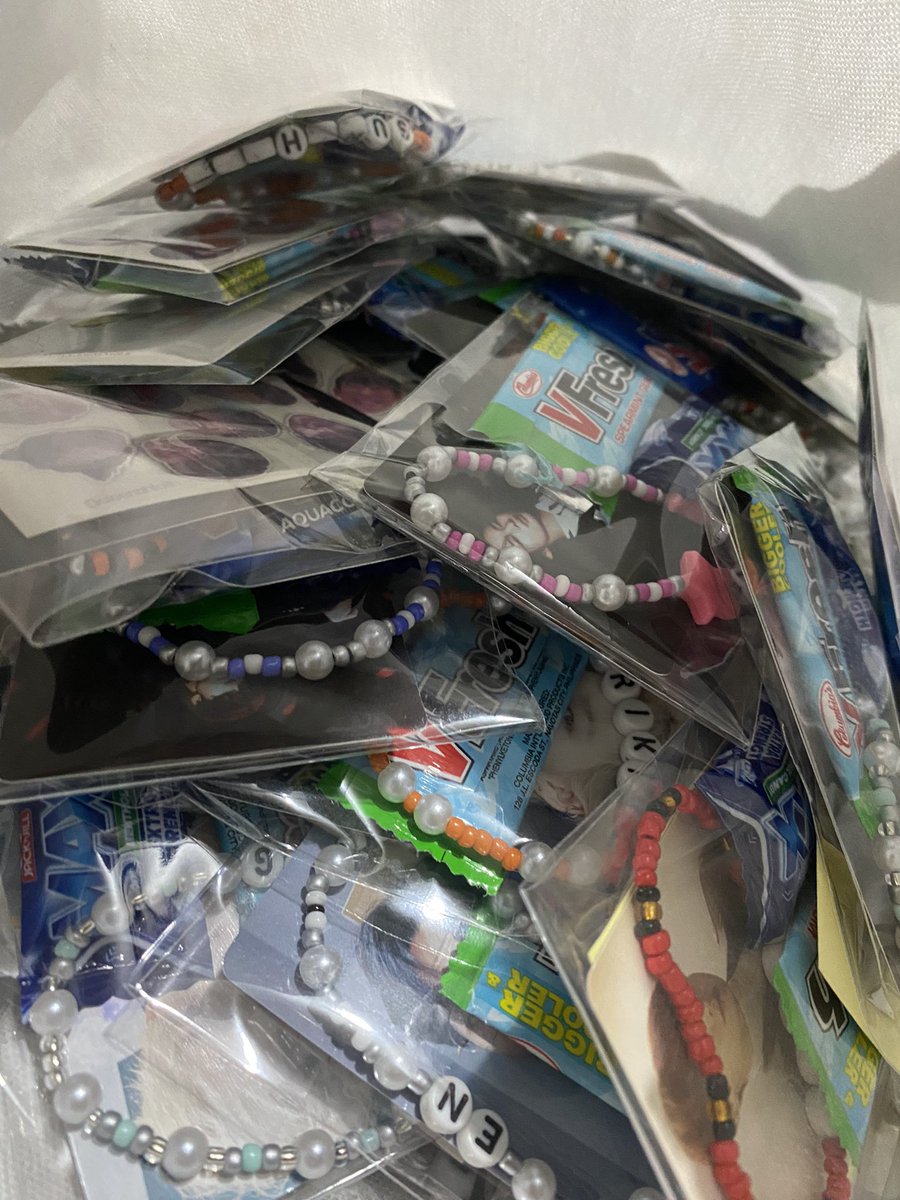 Dlovesksnn's tweet photo. ME AND MY FRIEND FREEBIE FOR #FATE_IN_NEWCLARK_CITY  

02/03/24
NCC Stadium (tba loc)

Ubusin niyo pls 🥹🥹🥹

#FATE_IN_NEWCLARK_CITY #ENHYPEN https://t.co/udjn1S5aso